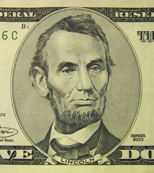 Lincoln27s closeup on 5 dollar bill