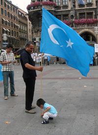 http://www.marefa.org/images/thumb/1/1f/Uyghur_protest_in_Munich_2008.jpg/200px-Uyghur_protest_in_Munich_2008.jpg