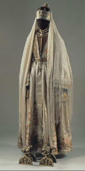ملف:Circassian female ceremonial dress.jpg