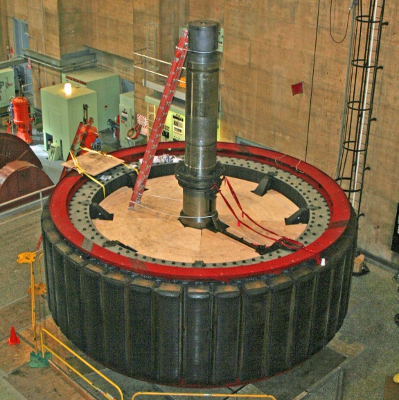 ملف:Hoover dam rotor.jpg