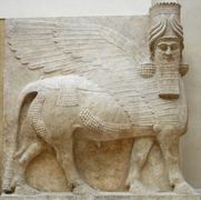 تمثال لأحد ملوك الأشوريين من العراق من عام 721 قبل الميلاد، ويوجد الآن في متحف جامعة شيكاغو.