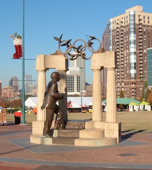 ملف:Centennial Olympic Park statue.jpg