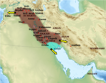 خريطة الامبراطورية الأكادية (اللون البني) وحملاتهم العسكرية (الأسهم الصفراء).