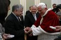 Jarosław Kaczyński (left), Lech Kaczyński (middle) and Pope Benedict XVI