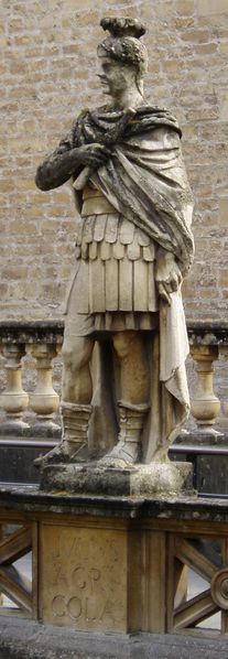 ملف:Statue of Agricola at Bath.jpg
