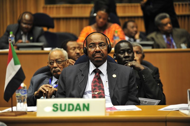 ملف:Omar al-Bashir, 12th AU Summit, 090131-N-0506A-347.jpg