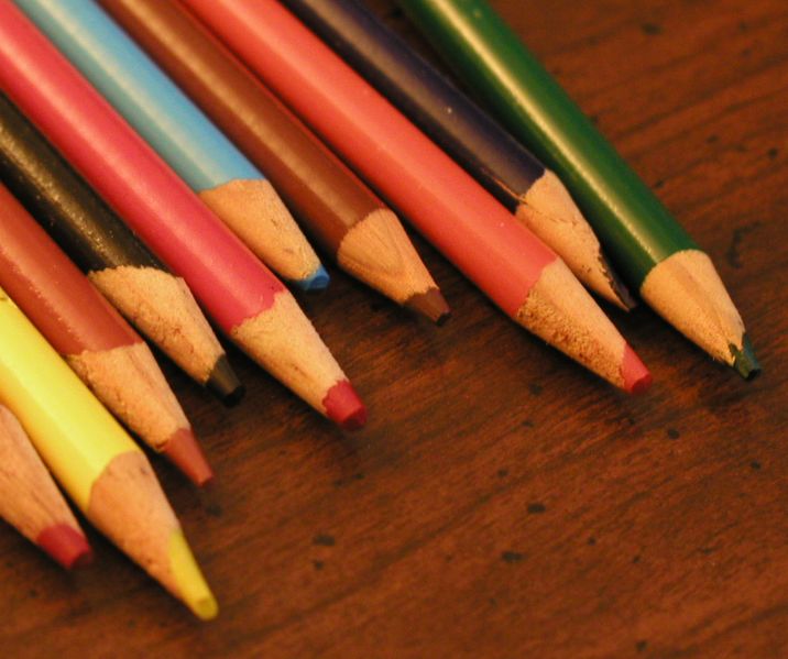 ملف:Selection of colored pencils.jpg