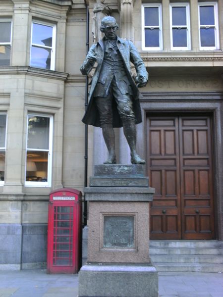 ملف:James Watt statue at Leeds.jpg