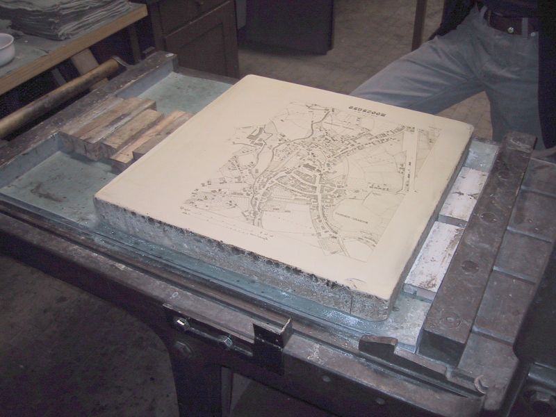 ملف:Litography press with map of Moosburg 01.jpg