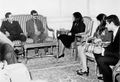 أسرة الزعيم الراحل جمال عبد الناصر تستقبل معمر القذافي رئيس ليبيا والوفد المرافق له، 1 يناير 1975