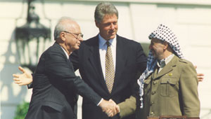 دبلوماسية ومعاهدات السلام الإسرائيلي العربي Rabin_at_peace_talks