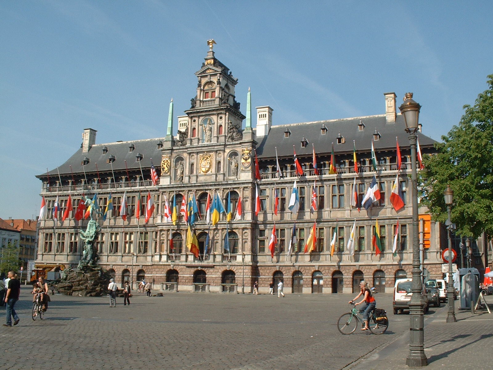 ملفAntwerp town hall, 25 april 2007 1.jpg المعرفة