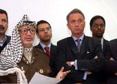 دبلوماسية ومعاهدات السلام الإسرائيلي العربي 170px-Rod-Larsen-Arafat