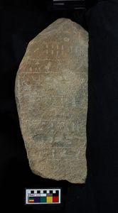 ألملك سنوسرت الاول 166px-Stela-from_year-28-of-Senusret-I-Wadi-El-Hudi-Mine