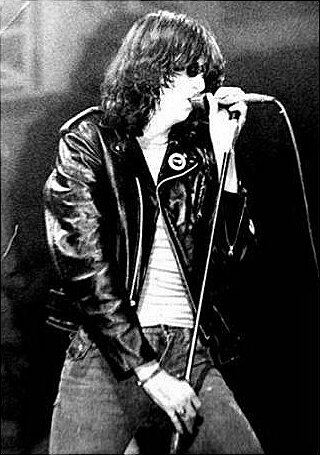 ملف:Joeyramone.jpg
