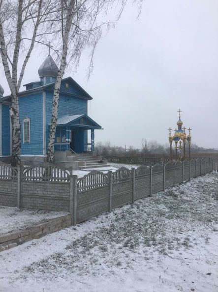 ملف:Троїцька церква з капличкою в Держанівці.jpg