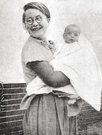 ملف:Liselotte Herrmann+ son.jpg