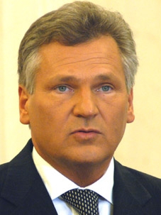 ملف:Aleksander Kwasniewski (cropped).jpg