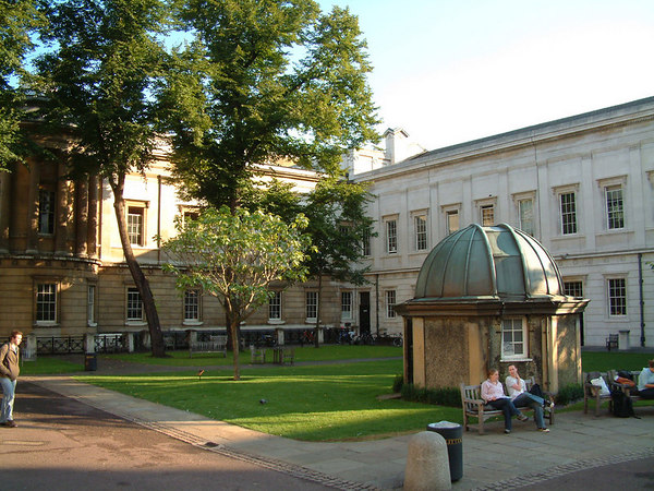 ملف:View of the Quad, University College London - 200608.jpg