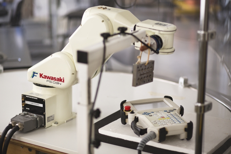 ملف:Laboratorium sterowania robotow.jpg