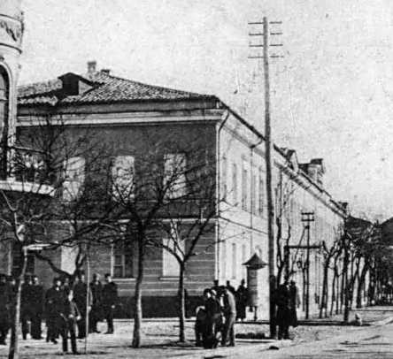 ملف:Мужская гимназия на ул. Строгановской (ныне ул. Кирова) - crop.jpg