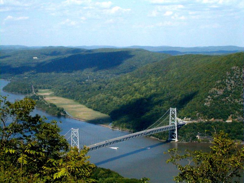 ملف:Bear Mtn Bridge.jpg