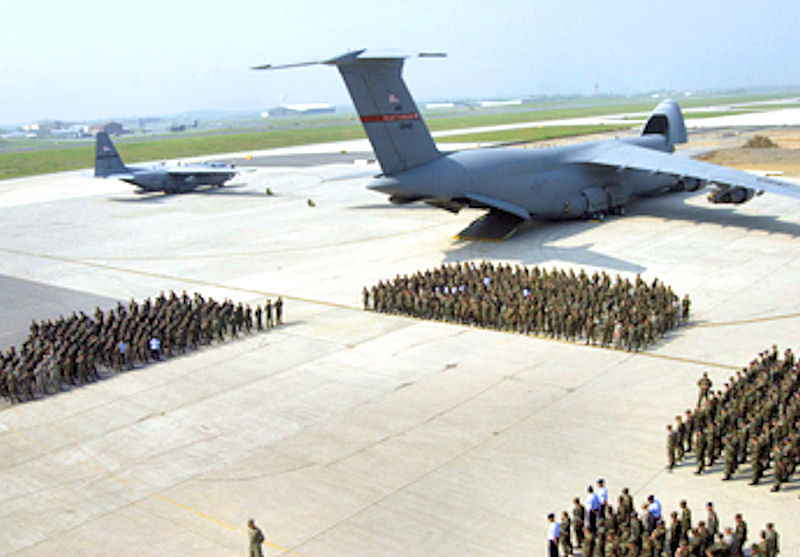 ملف:167th Airlift Wing - C-130 and C-5 2003.jpg