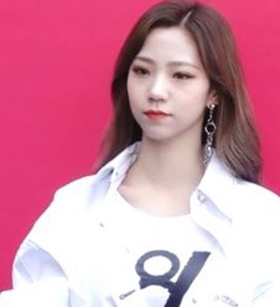 ملف:190324 우주소녀 여름 (2).jpg