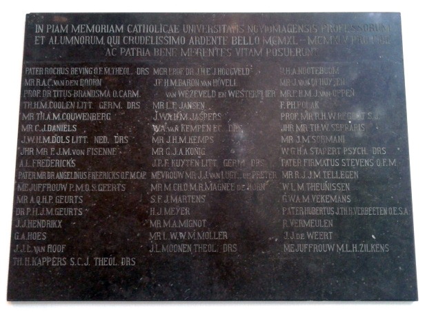ملف:Plaquette in het Universiteitsgebouw, Comeniuslaan, Nijmegen.jpg