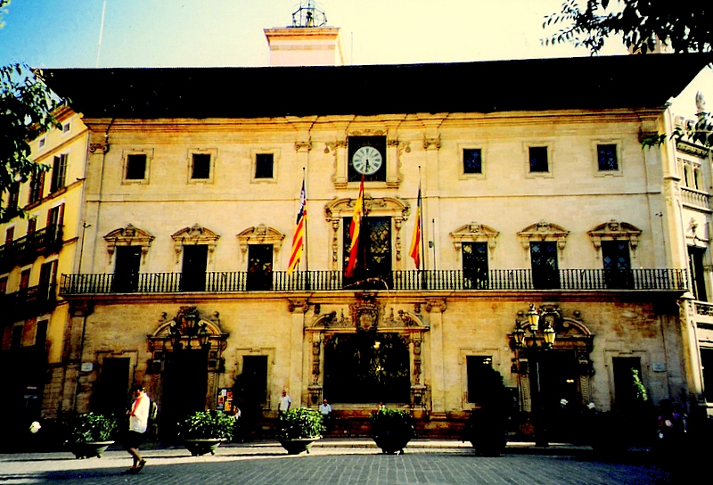 ملف:Ayuntamiento de Palma de Mallorca.jpg
