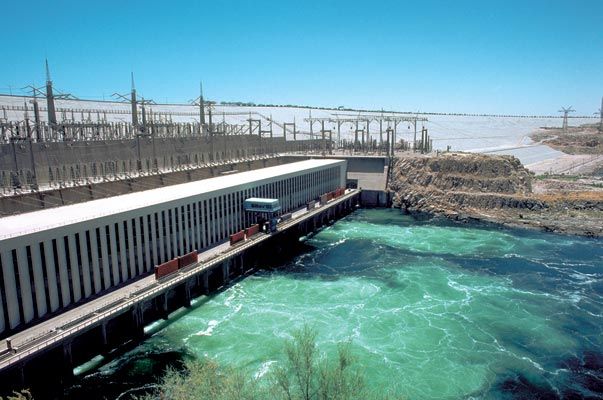 ملف:Aswan Dam.jpg