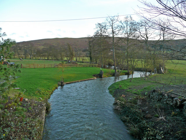 ملف:River Kemp flowing downstream - geograph.org.uk - 654982.jpg