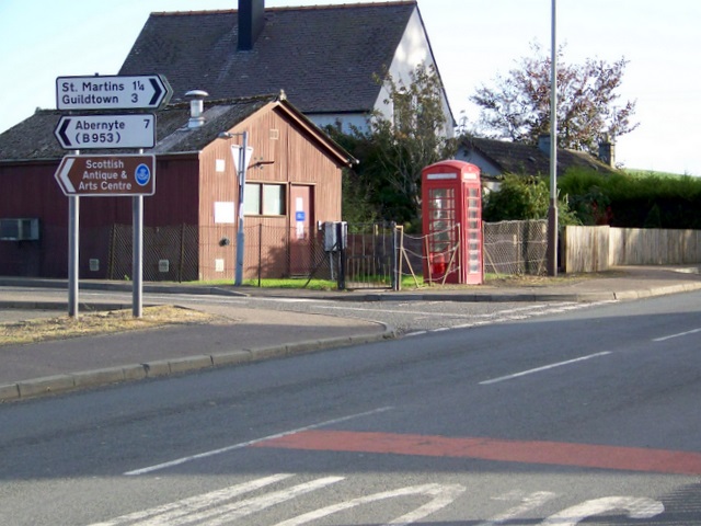 ملف:Telephone box, Balbeggie - geograph.org.uk - 1540240.jpg