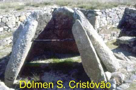 ملف:Dolmen.jpg