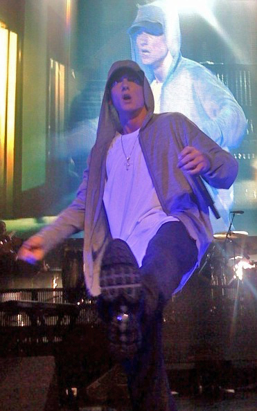 ملف:Eminem DJ Hero.jpg