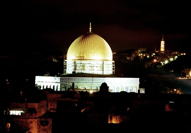 ملف:DomeOfTheRockAtNight.jpg