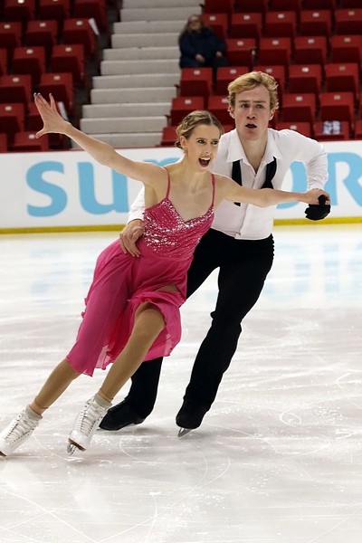 ملف:Sasha Fear and George Waddell - 2019 JGP USA.jpg