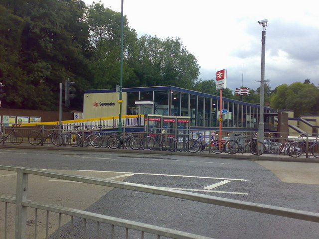 ملف:Sevenoaks railway station 1.jpg