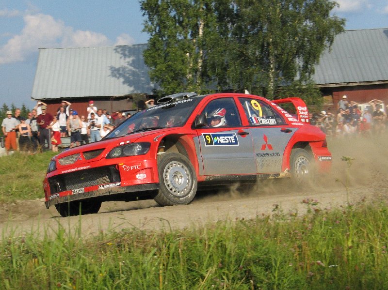 ملف:Gilles Panizzi - 2004 Rally Finland.jpg