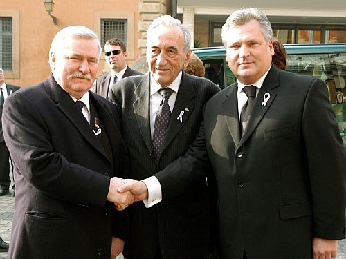 ملف:Walesa Kwas.jpg