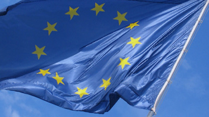 ملف:European flag in the wind.jpg