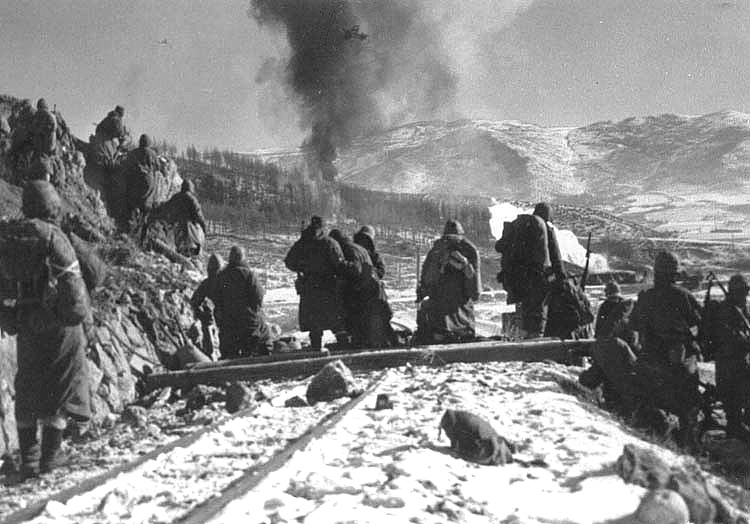 ملف:Naplam strike at Chosin.jpg