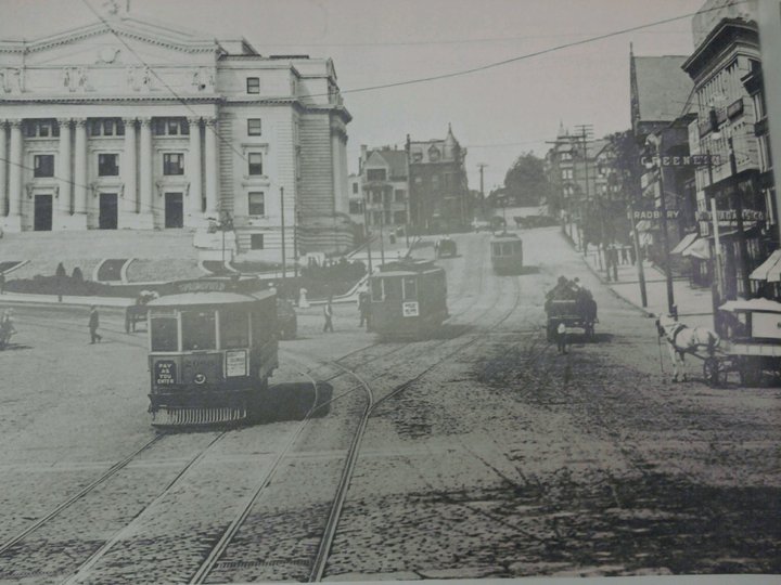 ملف:NewarkTrolleyCourthouse.jpg