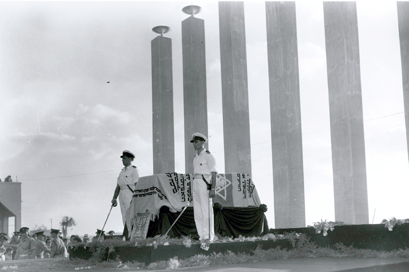 ملف:Herzel coffin honor guard.jpg