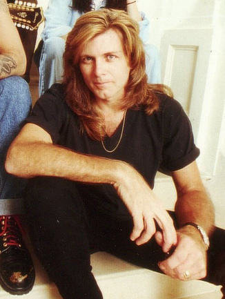 ملف:Pat Torpey MrBig-1992-Paris (cropped).jpg