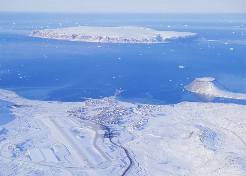 ملف:Aerial Picture Of Thule Air Base.jpg