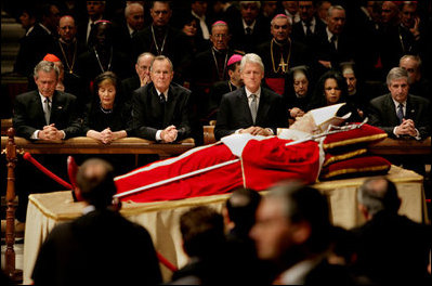 ملف:JPII on bier.jpg