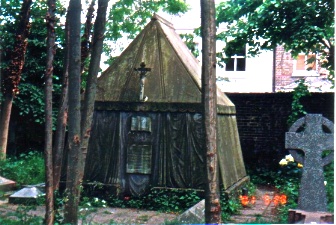 ملف:Burtontomb1.jpg