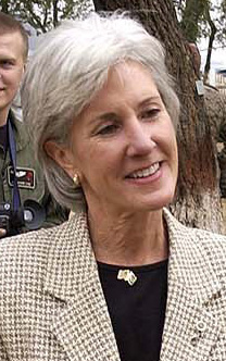 ملف:Sebelius speaking with troops in Pakistan, 27 Nov, 2005, cropped.jpg