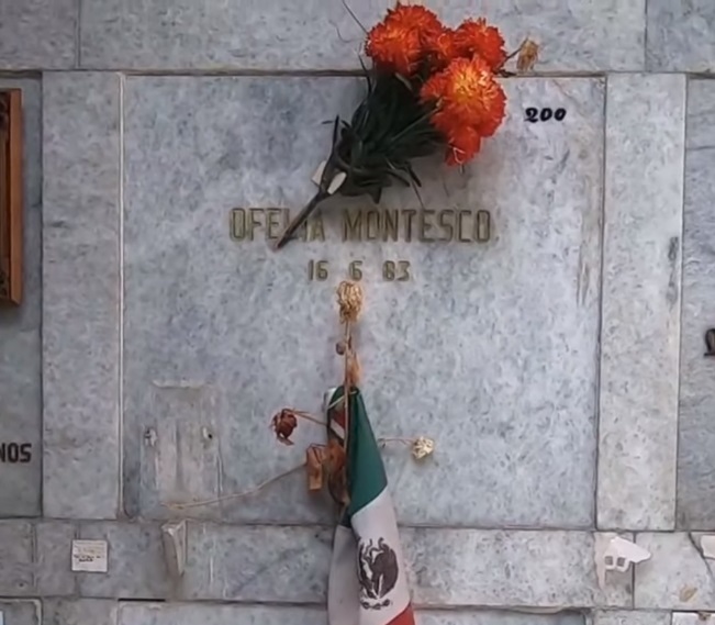 ملف:Tumba de actriz peruana-mexicana Ofelia Montesco 3.jpg